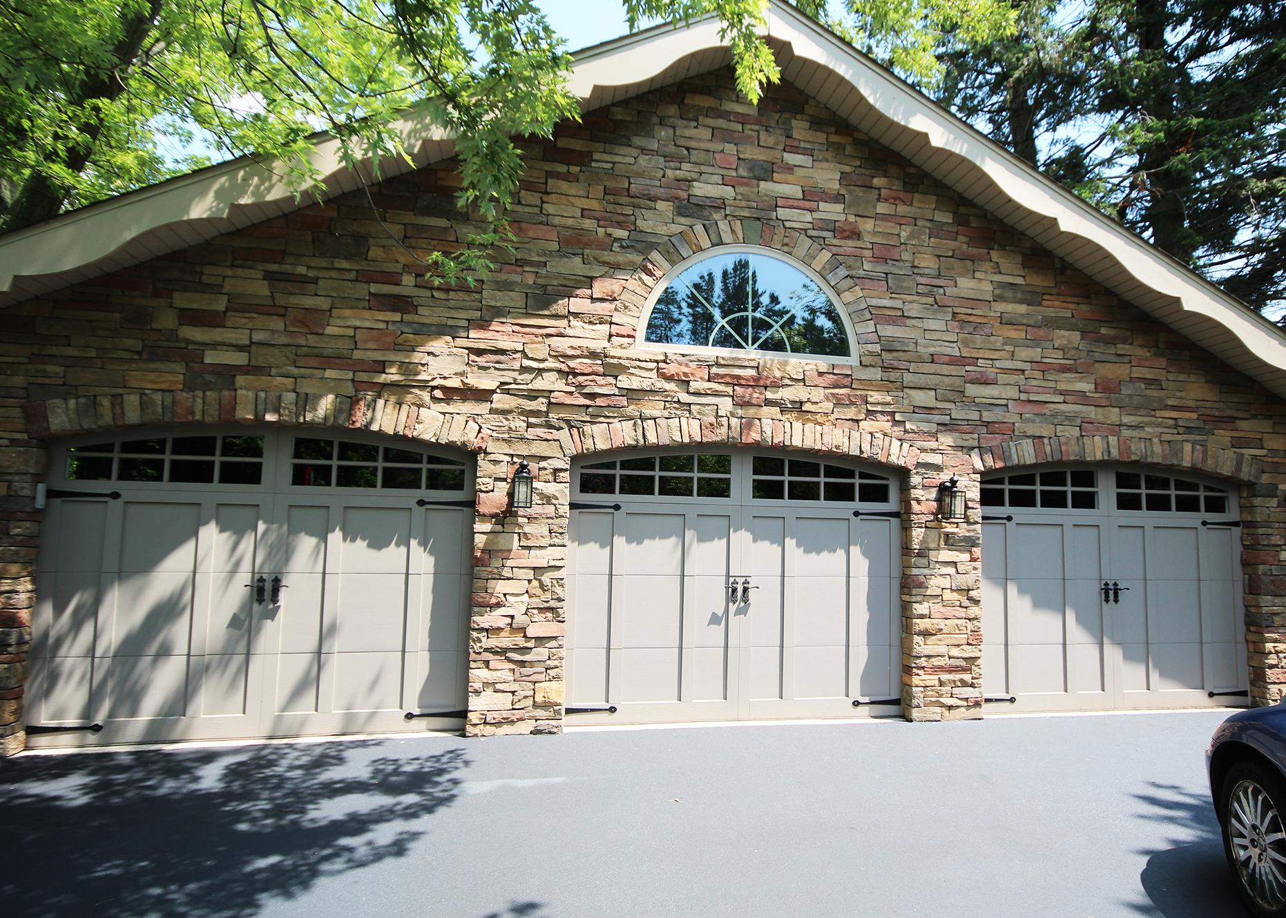 8x7 Carriage House Garage Doorrs w-2pc Arched Stockton Decorative Inserts